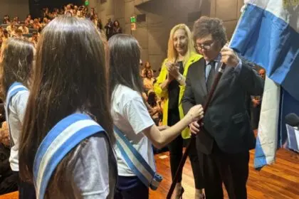 Milei en la escuela donde estudió: Partidarios del aborto son “asesinos de pañuelos verdes”