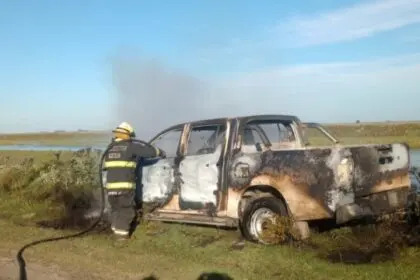 Incendio Vehicular: Camioneta en llamas cerca del Terraplén Norte del Canal 1
