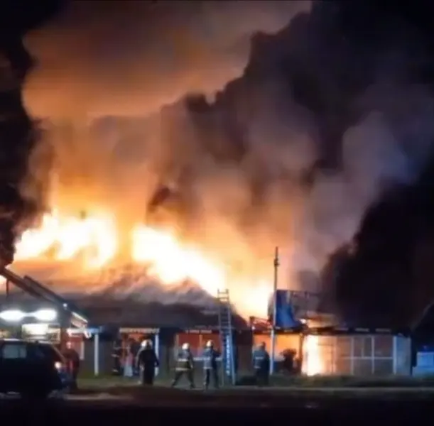 CASTELLI: Voraz incendio en Parrilla ubicada en el km 184 de la Autovía 2 - Diario Criterio Online