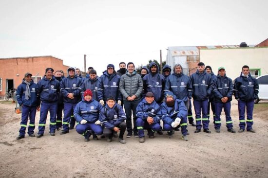 EL INTENDENTE JUAN PABLO GARCÍA ENTREGÓ INDUMENTARIA DE TRABAJO AL PERSONAL DE BARRIDO
