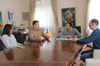 EL INTENDENTE JUAN PABLO GARCIA JUNTO A LA DEFENSORIA DEL PUEBLO INFORMARON SOBRE SUBSIDIOS PARA USUARIOS QUE NO POSEEN EL SERVICIO DE GAS