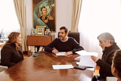 OBRAS: FIRMA DE CONVENIOS PARA REALIZAR EL CORDÓN CUNETA EN EL BARRIO GARCÍA CUERVA