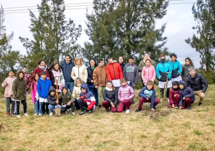 Se plantaron 207 árboles: una iniciativa educativa y ambiental - Diario Criterio Online