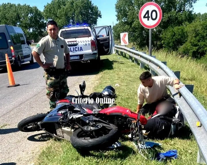 Motociclista despista en el distribuidor de Dolores - Diario Criterio Online