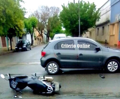 Accidente de Tránsito en Vucetich y Echeverría: Una mujer y un menor derivados al Hospital