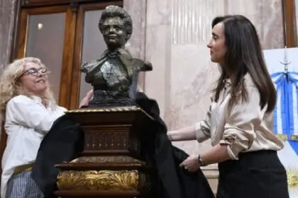 Villarruel inauguró un busto de Isabel Perón y criticó al peronismo
