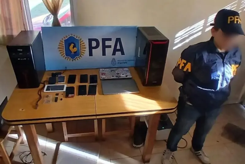 Policia federal Argentina: allanamiento por tenencia y distribucion de pornografia infantil en Castelli - Diario Criterio Online