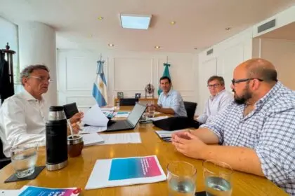 EL INTENDENTE GESTIONA ANTE EL MINISTRO KATOPODIS MÁS ASFALTO, OBRAS EN EL PARQUE TERMAL Y EMBELLECIMIENTO DEL CASCO URBANO