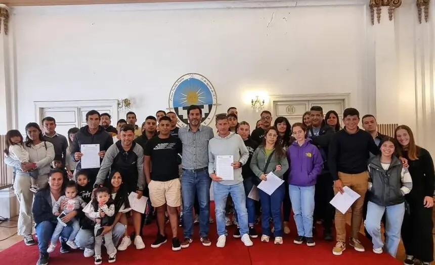 El municipio reubicó a otras 28 familias que habían recibido terrenos en barrios no aptos para habitar - Diario Criterio Online