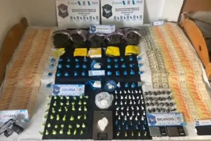 Incautan drogas, dinero y armas en allanamientos en La Costa
