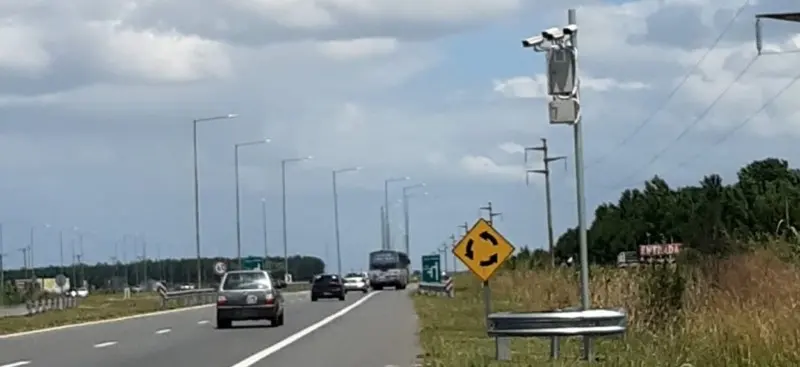 Ruta 11: volvieron a instalar los radares cerca de costa del este y san bernardo - Diario Criterio Online