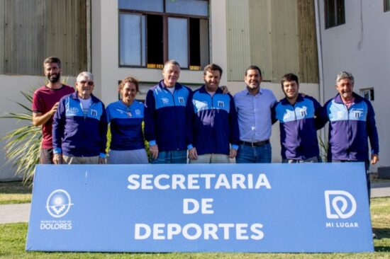 EL INTENDENTE JUAN PABLO GARCÍA ENTREGÓ INDUMENTARIA DEPORTIVA A LA ASOCIACIÓN DE BOCHAS DE DOLORES