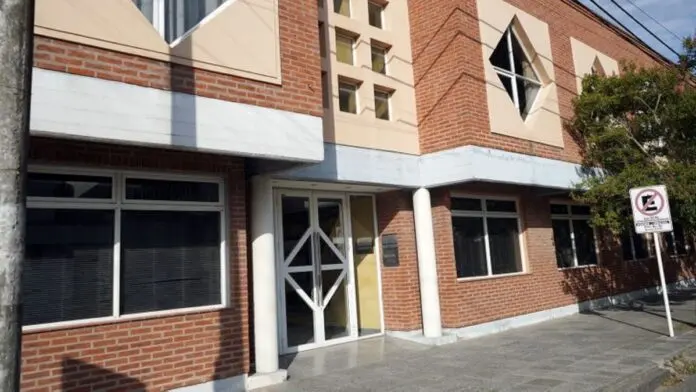 Necochea: la filmó mientras se bañaba y ahora deberá pagarle una indemnización millonaria - Diario Criterio Online