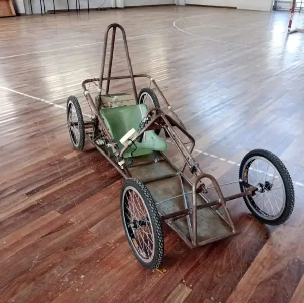 Alumnos de la enet de Dolores prueban su auto eléctrico - Diario Criterio Online