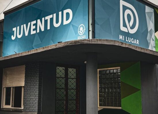 DOLORES: UNA EMPLEADA MUNICIPAL Y PUNTERA DE ETCHEVARREN, AGREDIÓ FÍSICAMENTE AL INTENDENTE JUAN PABLO GARCÍA