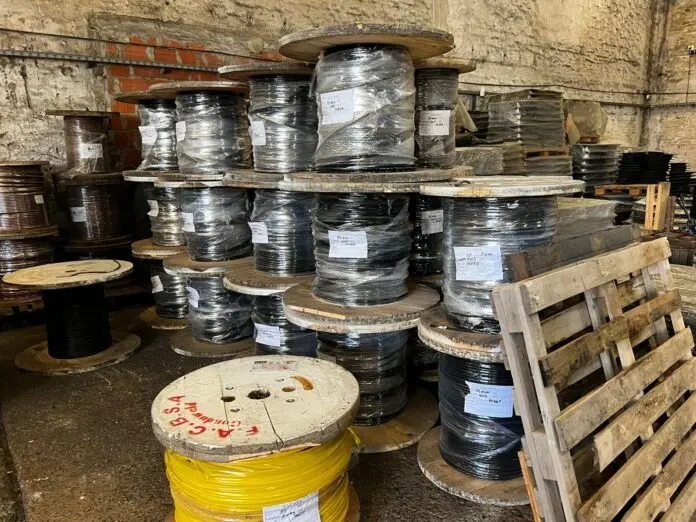 Golpe al robo de cables: 14 allanamientos, 8 detenidos y casi US$ 1 M en material secuestrado - Diario Criterio Online