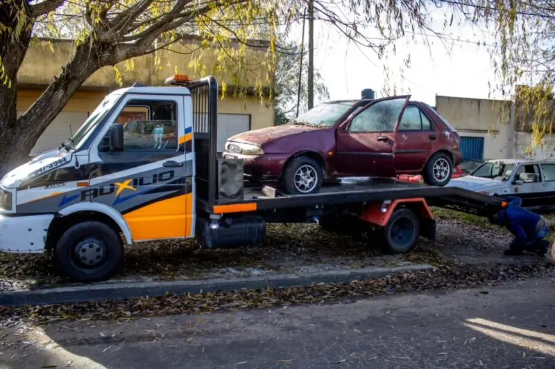 Ordenamiento urbano: continúa el levantamiento de vehículos abandonados - Diario Criterio Online