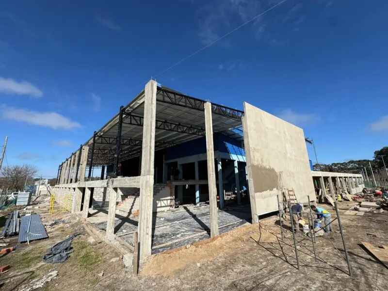 Avanza la obra del estadio cubierto en Dolores: un ícono para el deporte, la cultura y el turismo en la región - Diario Criterio Online