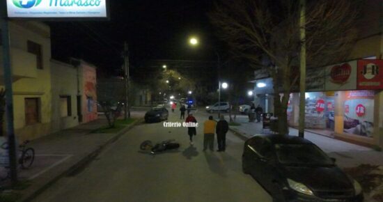 COLISIÓN ENTRE MOTO Y AUTO EN BUENOS AIRES Y MARCONI DE DOLORES