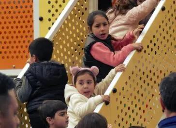 Con una multitud de vecinos, el intendente Juan Pablo García inauguró los nuevos juegos de la plaza moreno - Diario Criterio Online