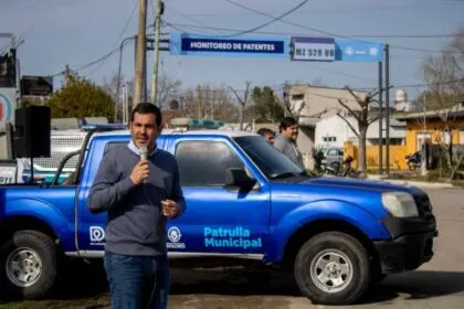 SEGURIDAD Y PREVENCIÓN: EL INTENDENTE JUAN PABLO GARCÍA INAUGURÓ CABINAS, PRESENTÓ LECTORES DE PATENTES Y ENTREGÓ MÓVILES PARA LA POLICÍA