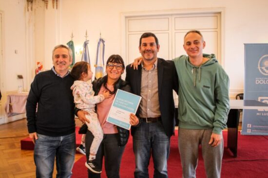 Ordenamiento habitacional: 59 familias del barrio Arturo Illia firmaron su boleto de compraventa para acceder a la escritura de su hogar