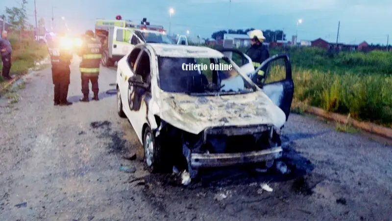 DOLORES: Incendio de automóvil en inmediaciones de Lara y Velázquez - Diario Criterio Online