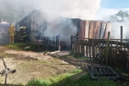 DOLORES: VORAZ INCENDIO EN UNA VIVIENDA
