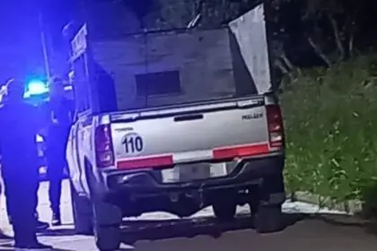 BOMBEROS SOFOCARON PRINCIPIO DE INCENDIO EN UNA CAMIONETA