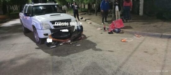 DOLORES: CHOQUE ENTRE MOTO Y CAMIONETA EN DE LA LLOSA Y PILOTTO