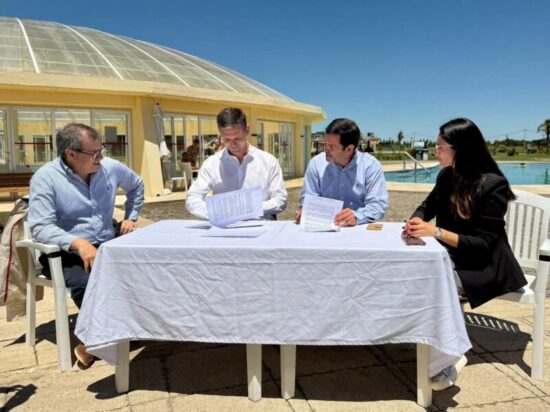 EL INTENDENTE FIRMÓ UN CONVENIO CON EL MUNICIPIO DE SAN VICENTE PARA SEGUIR IMPULSANDO EL TURISMO TERMAL