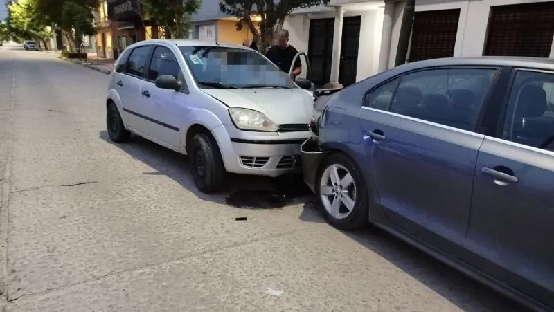 Accidente de tránsito en Dolores: colisionó a un auto vento que se encontraba estacionado - Diario Criterio Online