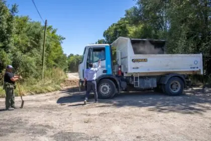 MUNICIPIO EN ACCIÓN: CON RECURSOS PROPIOS, SIGUEN LAS OBRAS DE BACHEO, MEJORADO Y DESAGÜES EN LA CIUDAD