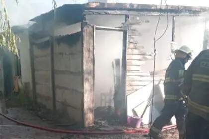 INCENDIO EN UNA VIVIENDA DE LA CALLE ARISTÓBULO DEL VALLE DE DOLORES