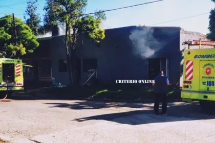 INCENDIO EN UNA VIVIENDA DE DOLORES: NO HUBO HERIDOS