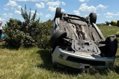 Vuelco en ruta 74: tres ocupantes resultaron ilesos
