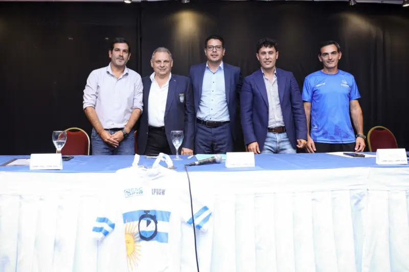 Dolores en la agenda deportiva nacional: el intendente Juan Pablo García firmó un convenio con la federación Argentina de ciclismo  - Diario Criterio Online