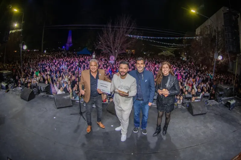 Lucas sugo fue el broche de oro de una exitosa y multitudinaria edición de la fiesta de la torta Argentina - Diario Criterio Online