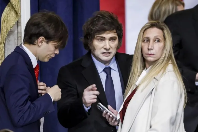 Integrantes del Gobierno piden la intervención de Milei ante la escalada entre Santiago Caputo y los Menem - Diario Criterio Online