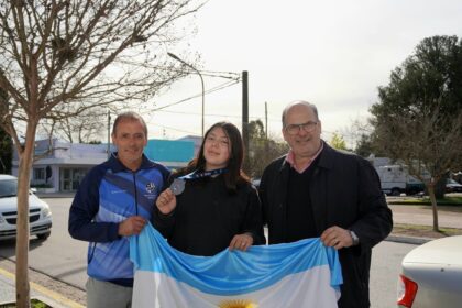 Milagros Rosas fue recibida por el intendente Héctor Olivera tras su logro internacional en Perú - Diario Criterio Online