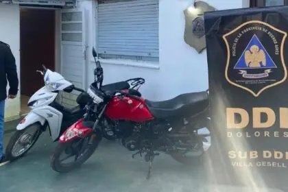 Villa Gesell – Tres allanamientos por picadas ilegales: secuestran motos, celulares y un arma