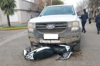 Dolores: accidente de tránsito entre una moto y una camioneta en machado y moreno