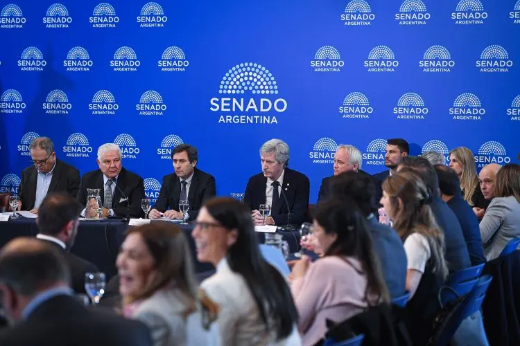 El oficialismo se alzó con el dictamen sobre la Reforma de la Carta Orgánica del Banco Central - Diario Criterio Online