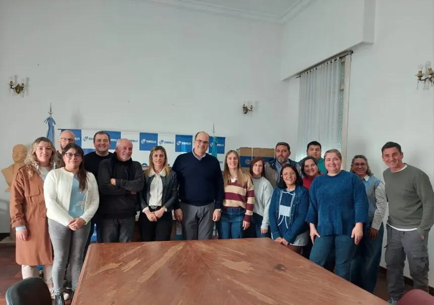 Entrega de equipamiento a instituciones educativas de Tordillo - Diario Criterio Online