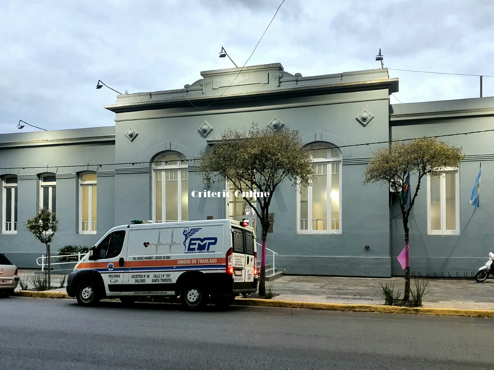 Dos personas heridas tras una violenta confrontación en Dolores: intentaron incendiar una vivienda