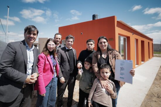 CASTELLI: Kicillof inauguró un Centro de Desarrollo Infantil y entregó viviendas que habían sido paralizadas por el Gobierno nacional CASTELLI: Kicillof inauguró un Centro de Desarrollo Infantil y entregó viviendas que habían sido paralizadas por el Gobierno nacional