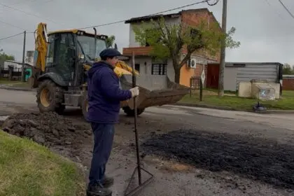 EL MUNICIPIO CONTINÚA CON NUEVAS TAREAS DE BACHEO Y REPARACIÓN DE PAVIMENTO