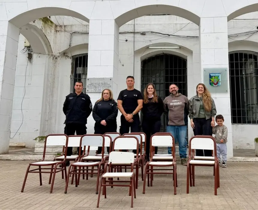 En la cárcel de Dolores restauraron sillas escolares del Jardín de Infantes N° 903 - Diario Criterio Online