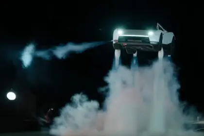 Tesla presentó un auto que puede volar y acelerar en menos de un segundo - Diario Criterio Online