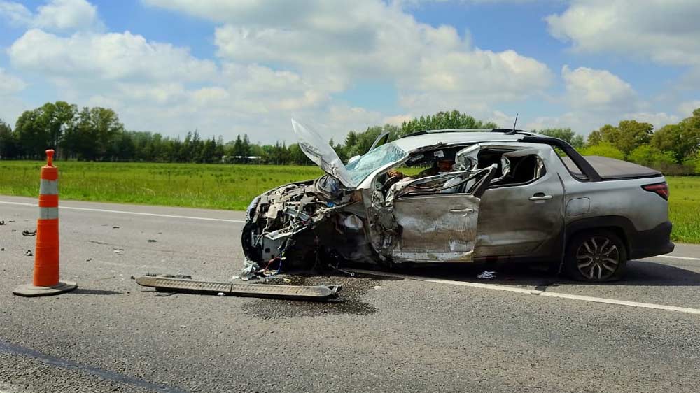 Una mujer murió tras chocar contra un camión en la ruta 205